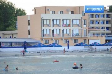Studenţii fiţoşi se pot caza cu 1.000 de lei într-un hotel de pe plaja din Mamaia, neautorizat de ANT
